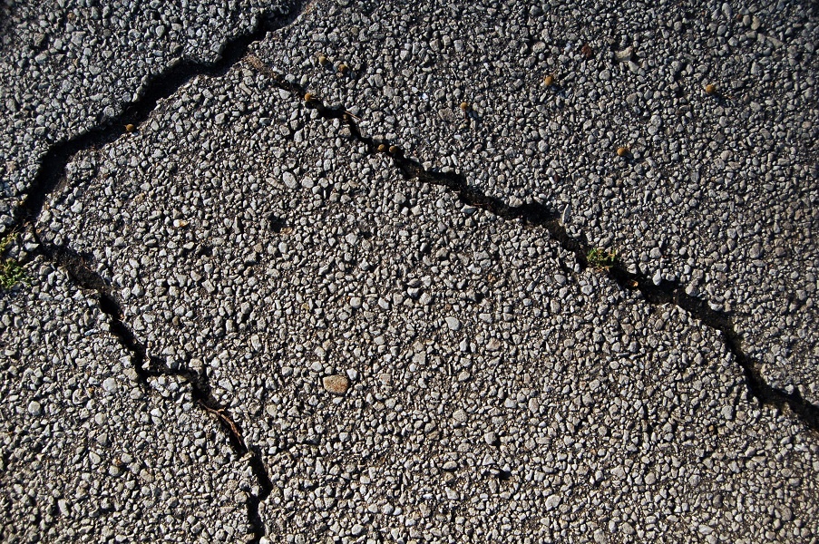 asphalt repair crack fill